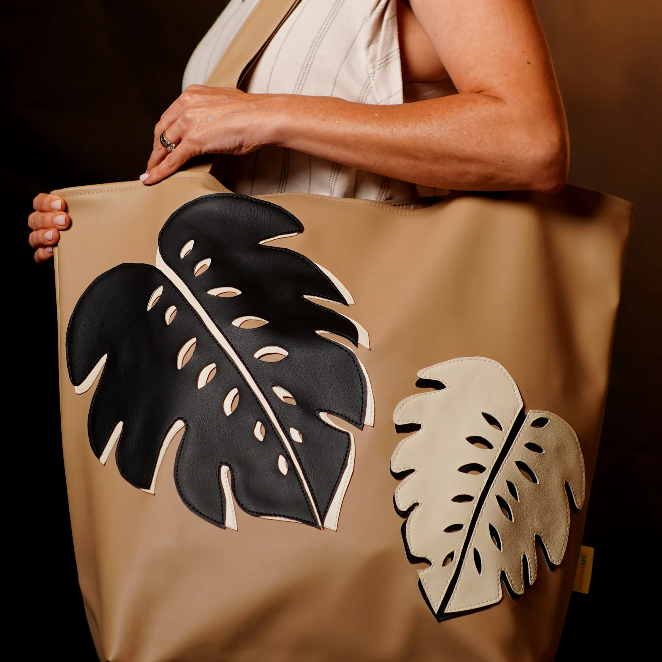 Bolso-playero-mano-tigre